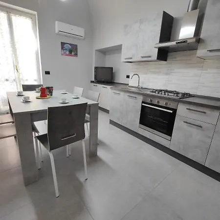 Hostdomus - Garibaldi Appartement *
