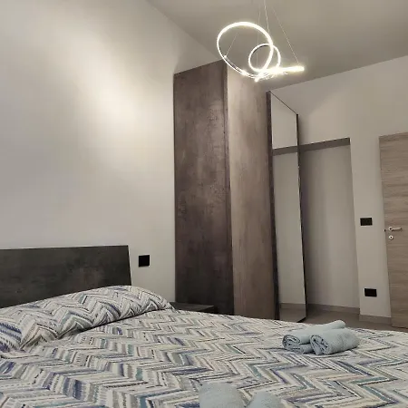 Hostdomus - Garibaldi Апартаменты *