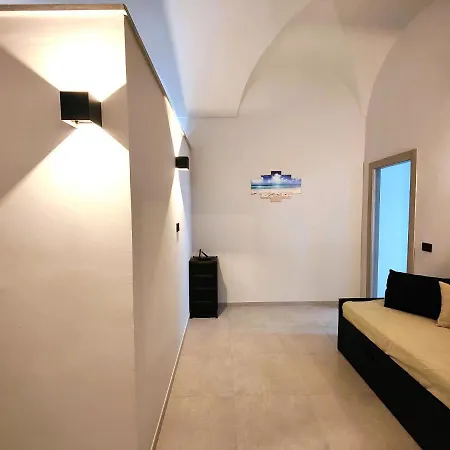 Hostdomus - Garibaldi Apartament *
