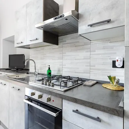 Hostdomus - Garibaldi Apartman