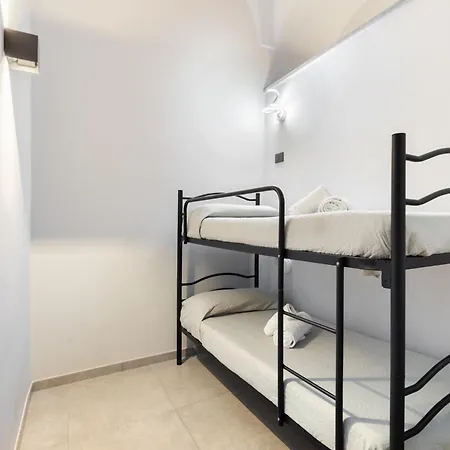 Hostdomus - Garibaldi Apartman