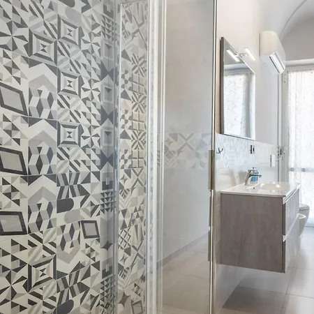 Hostdomus - Garibaldi Apartman